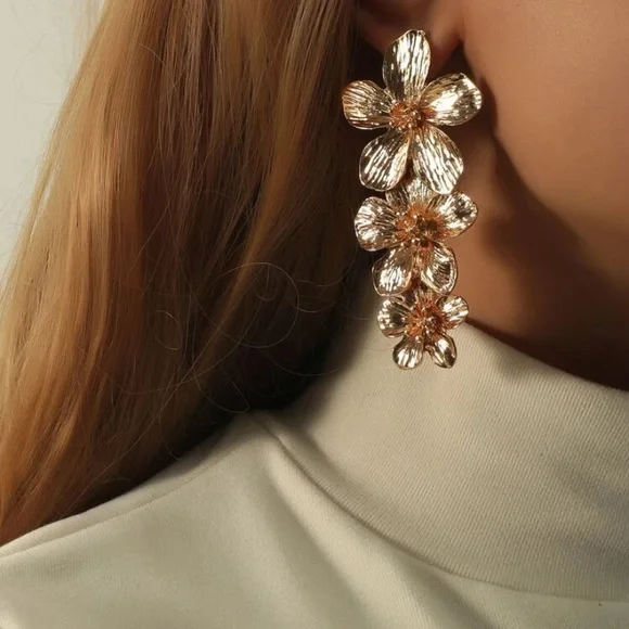 NEW Anthropologie Shashi "Botanique" Flower Design Gold Drop Earrings - Picture 8 of 15